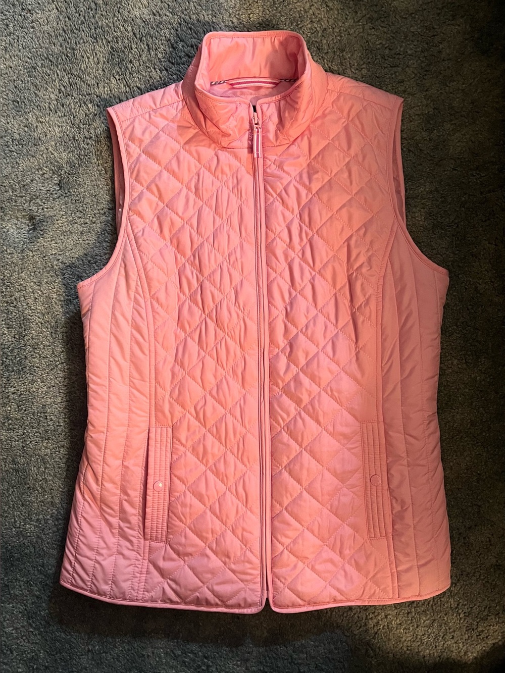 Talbots size small pink quilted vest with zip close and front snap pockets.
